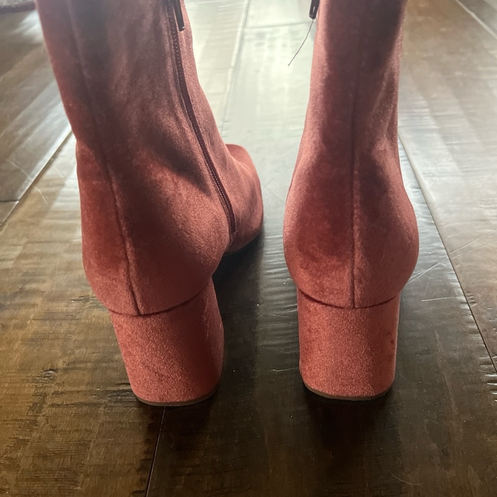 Journee Collection rusty pink velvet ankle boots with zippers, square toes - Picture 4 of 6